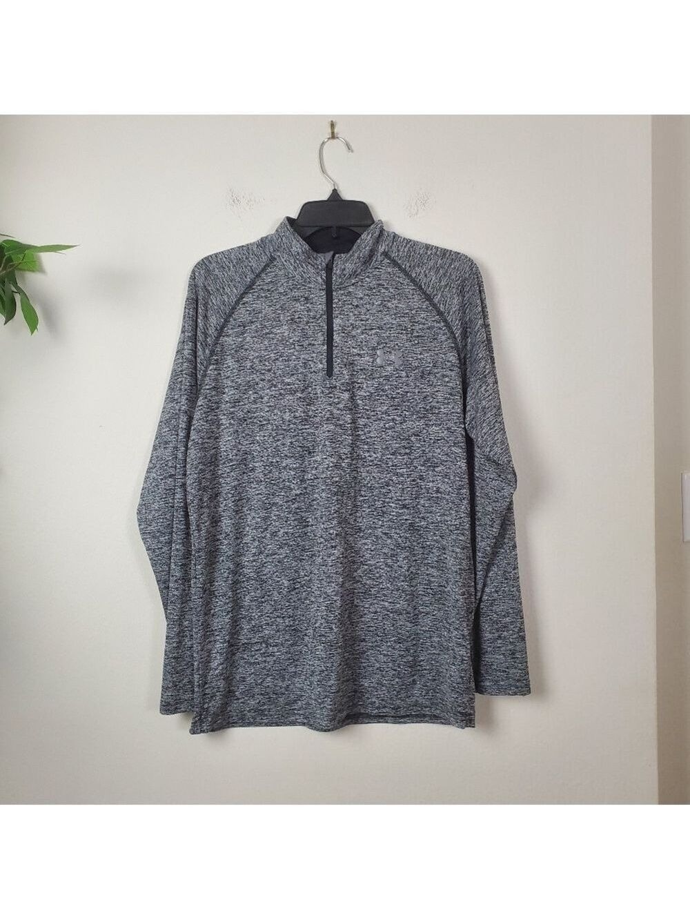 Under Armour Mens Dark Gray Quarter Zip Heatgear Sweater Medium